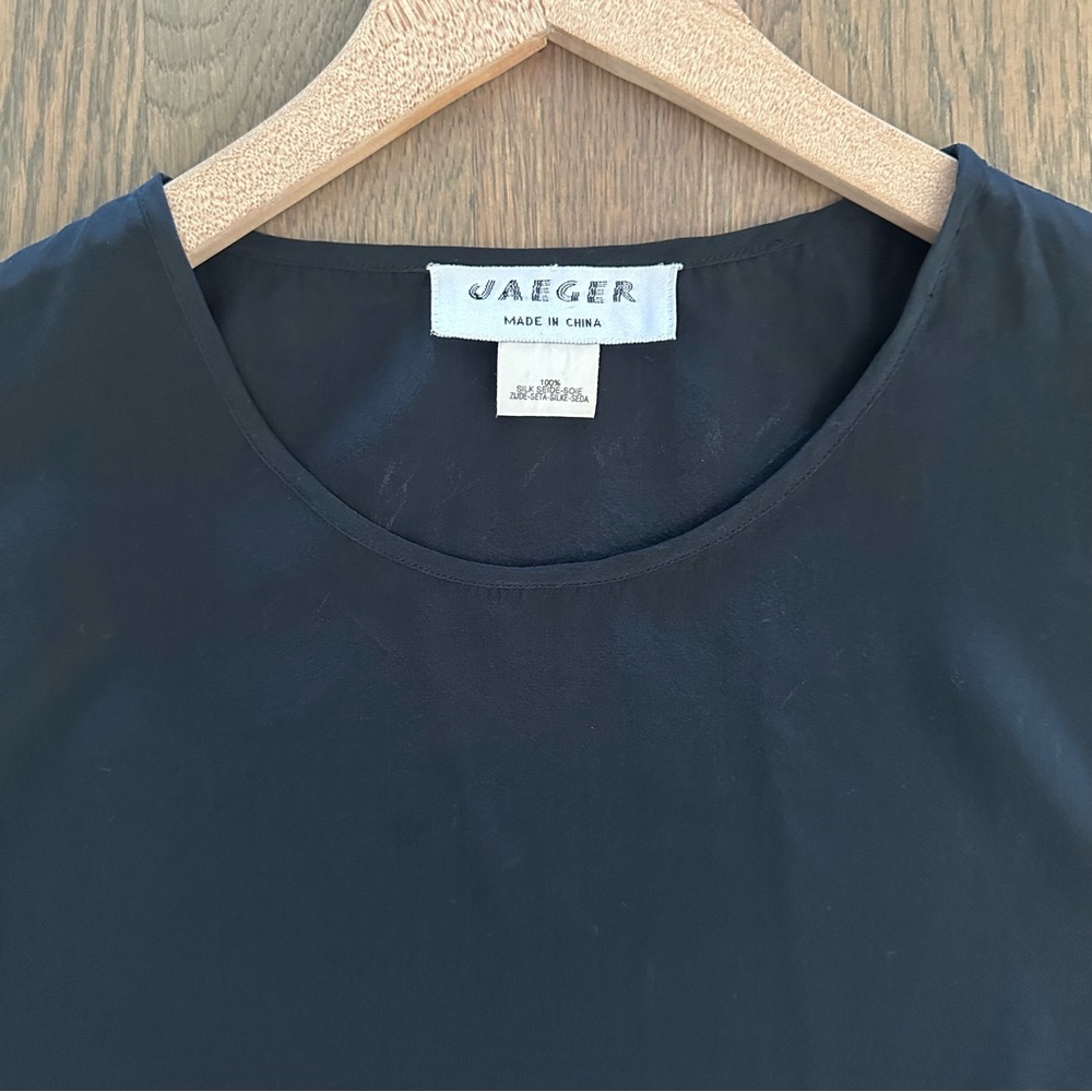 Vintage Jaeger 100% Silk Round Neck Sleeveless Shell Top in Black Size Small - Picture 7 of 8